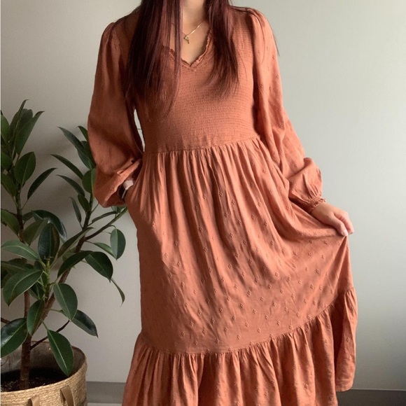Old Navy Dresses & Skirts - Old Navy Long-Sleeve Fit & Flare Smocked Clip-Dot Midi Dress Balloon Sleeve Boho
